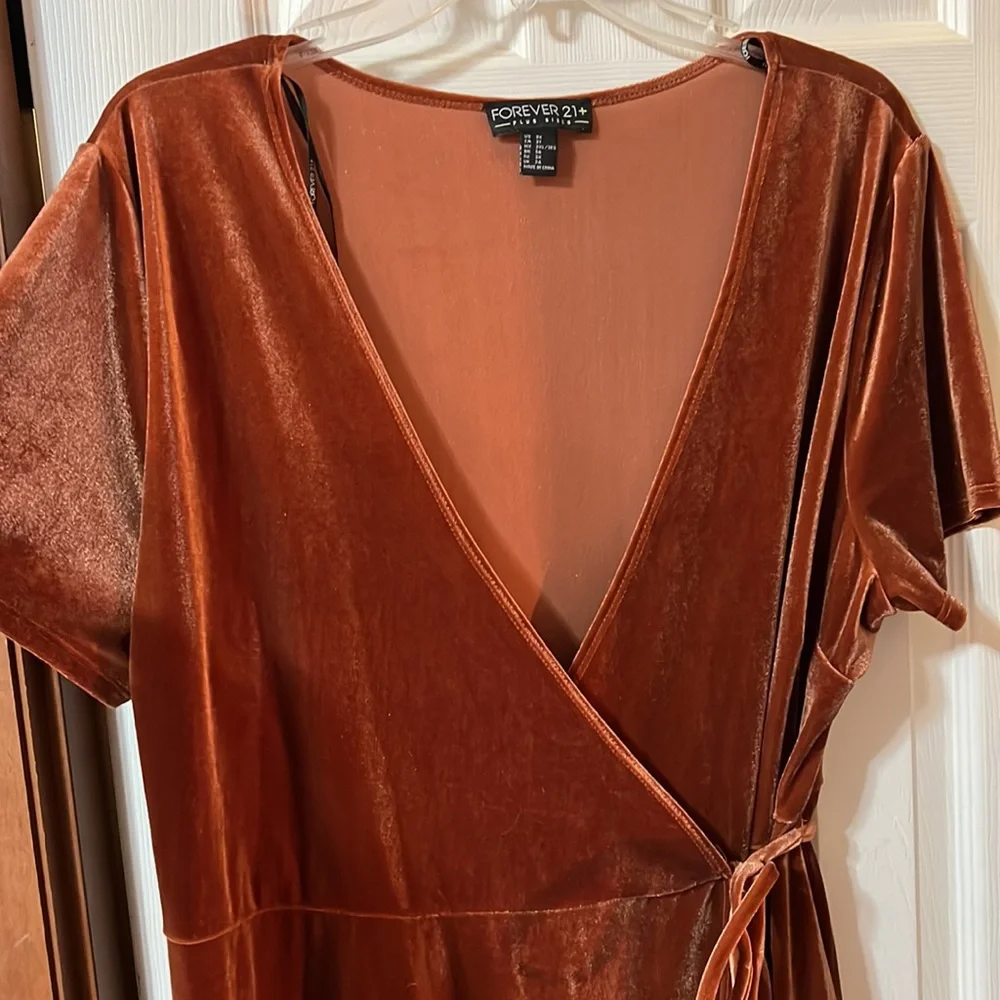 Forever 21 velvet mini dress - Picture 3 of 5
